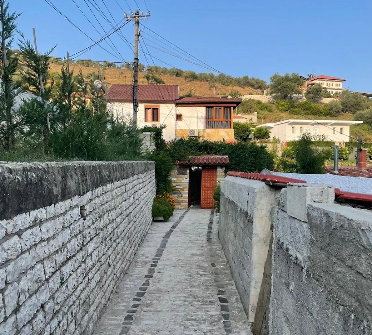 Guesthouse Emiljano Berat 2*,