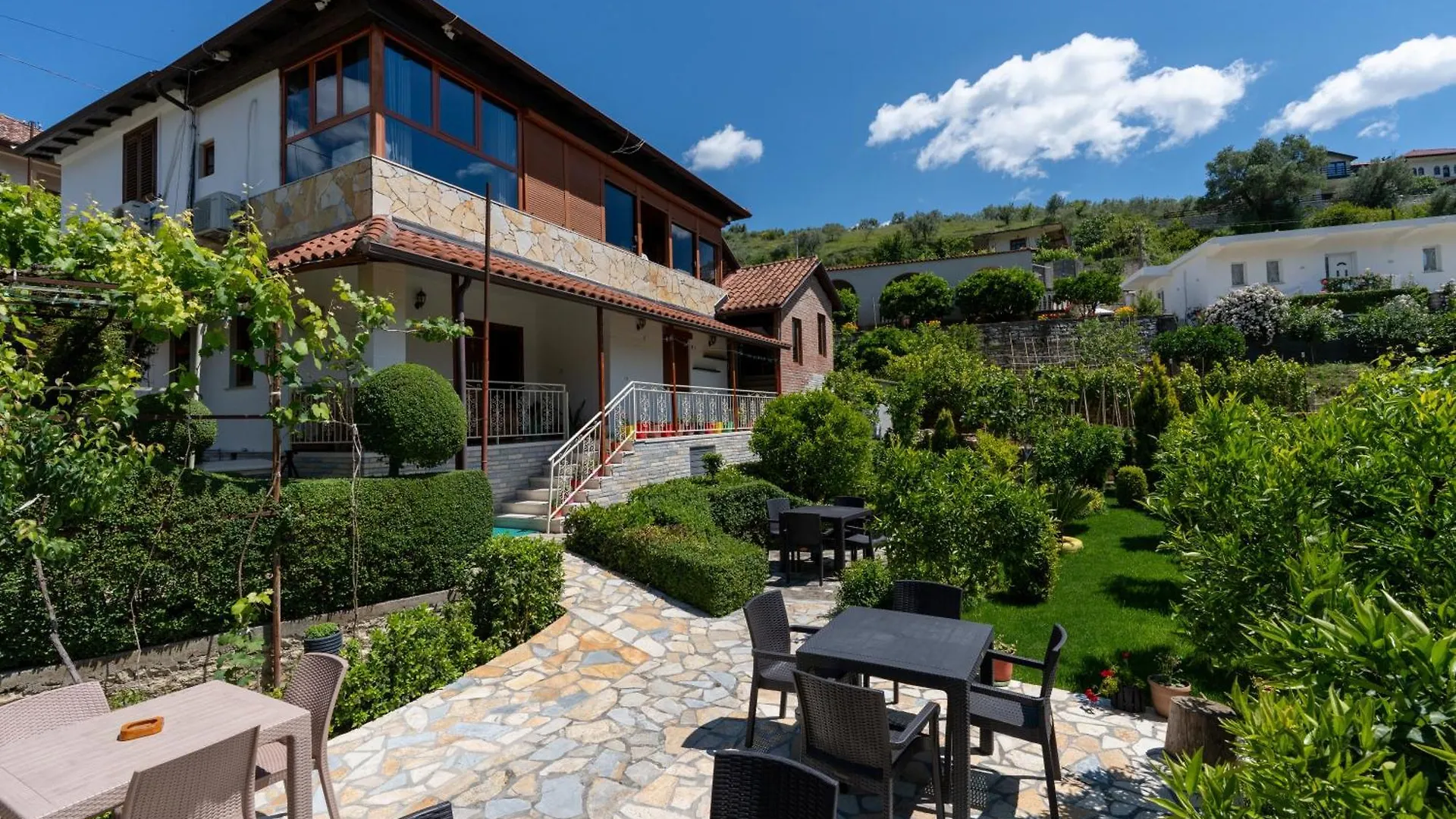 ** Πανσιόν Guesthouse Emiljano Μπεράτ Αλβανία