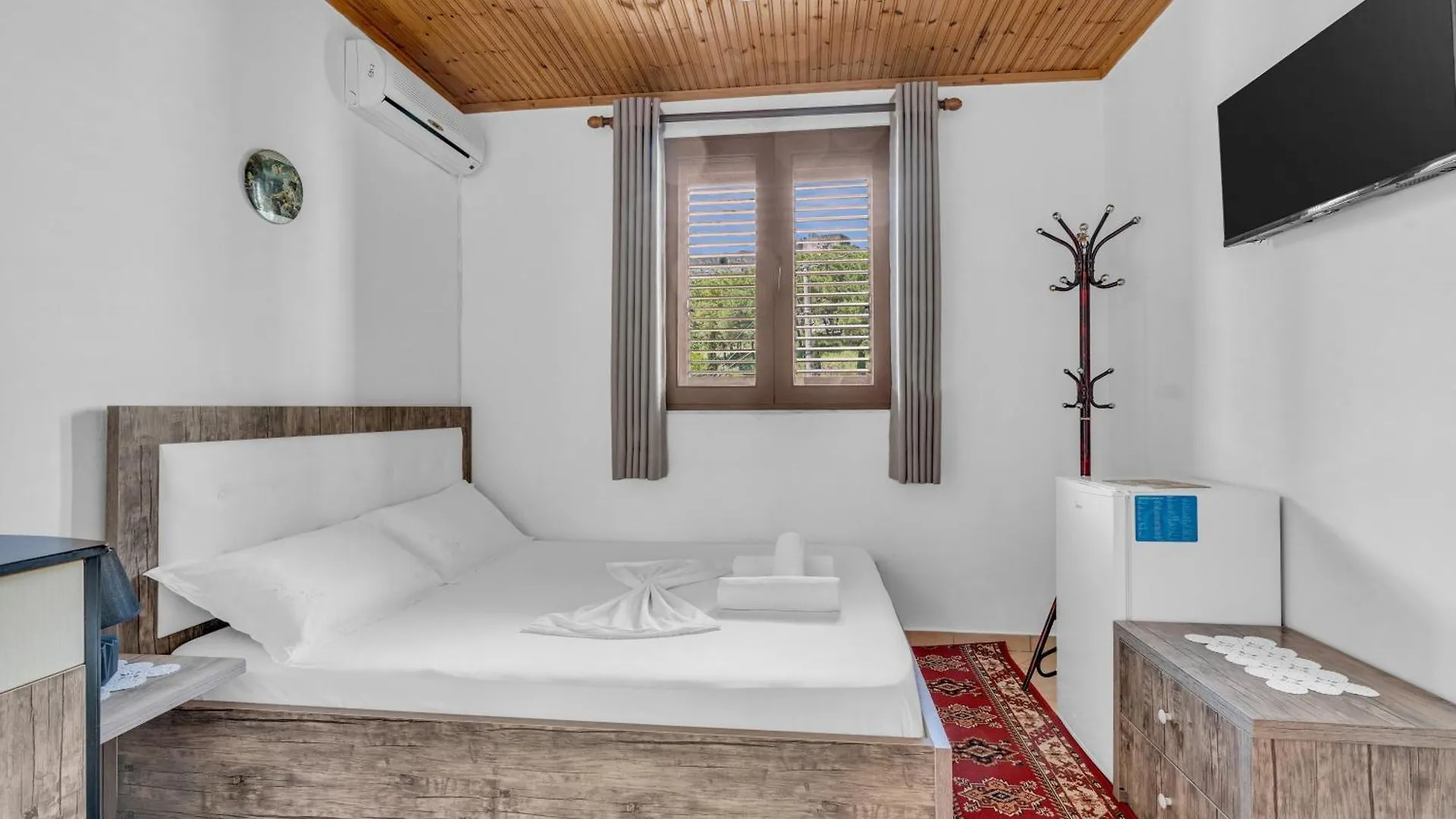 Guesthouse Emiljano Μπεράτ Πανσιόν